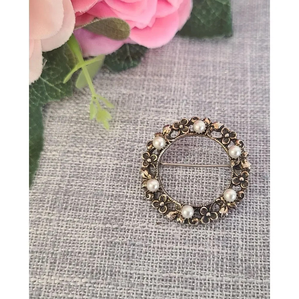 Vintage Art Nouveau Ring Of Pearls‎ Brooch